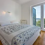 Lauschiges Nur 250 Meter Zum Mit Meerblick, Privatparkplatz, Wifi Daire Dramalj