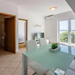 Daire Lauschiges Nur 250 Meter Zum Mit Meerblick, Privatparkplatz, Wifi *