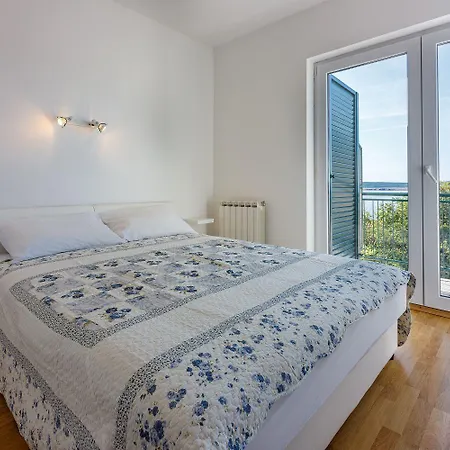 Lauschiges Nur 250 Meter Zum Mit Meerblick, Privatparkplatz, Wifi Appartamento Dramalj