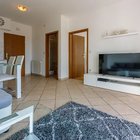 Lauschiges Nur 250 Meter Zum Mit Meerblick, Privatparkplatz, Wifi