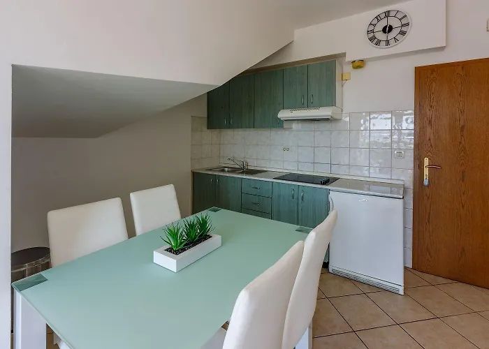 Lauschiges Nur 250 Meter Zum Mit Meerblick, Privatparkplatz, Wifi Apartamento Dramalj