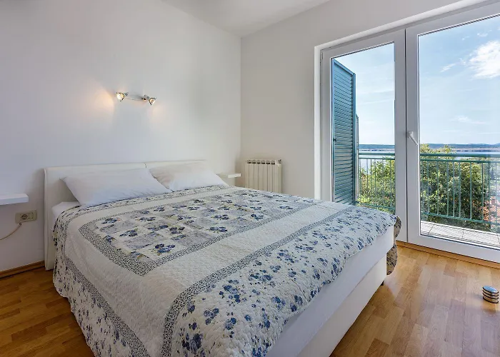 Lauschiges Nur 250 Meter Zum Mit Meerblick, Privatparkplatz, Wifi Apartamento Dramalj