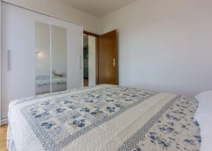 Apartamento Lauschiges Nur 250 Meter Zum Mit Meerblick, Privatparkplatz, Wifi Dramalj