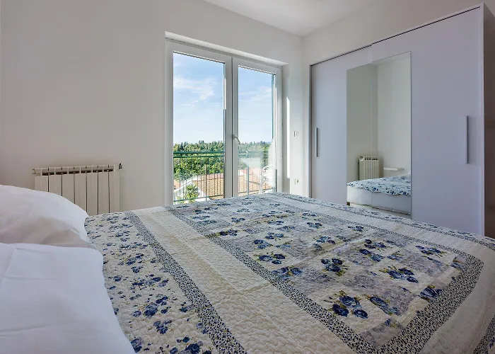 Lauschiges Nur 250 Meter Zum Mit Meerblick, Privatparkplatz, Wifi Dramalj